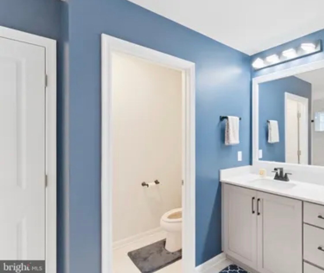 Master bathroom - 10910 Meridian Hill Way