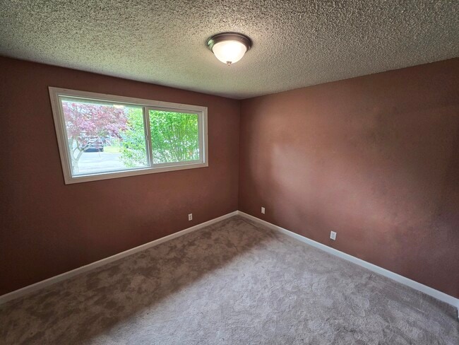 Building Photo - 14984 SE Linden Ln