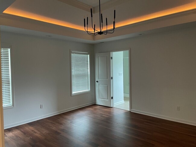 Building Photo - BEAUTIFUL 3 Bedroom 2 Bath Home in the Cit...