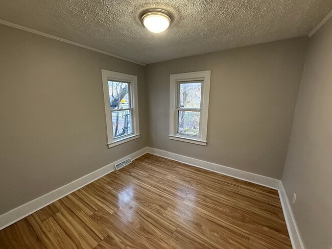 Building Photo - 123 Adelaide St