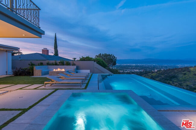 Building Photo - 3642 Beverly Ridge Dr