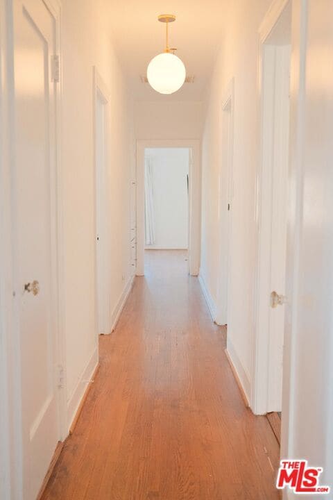 Building Photo - 466 1/2 N Gardner St