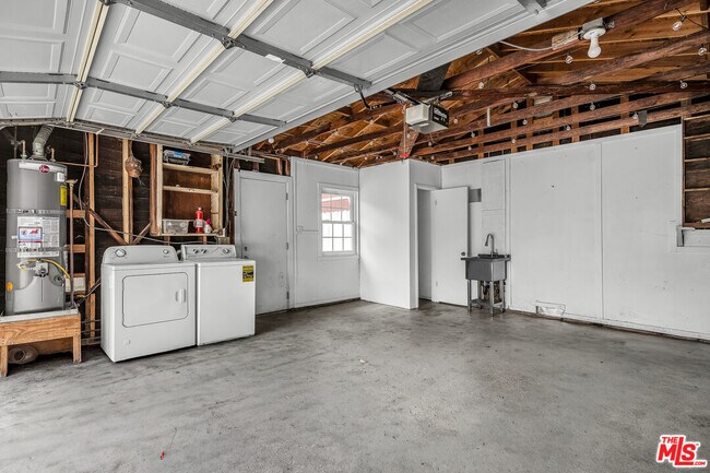 Building Photo - 2017 Louella Ave