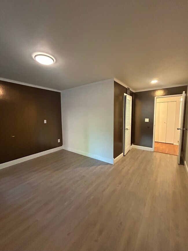 Building Photo - 777 N MacQuesten Pkwy