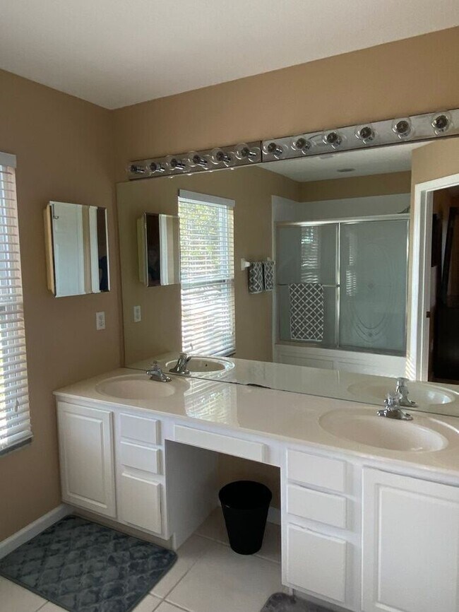 Building Photo - MOVE-IN SPECIAL!!! Townhome 3 Bedroom/2.5 Bathroom in Winter Park in a gated community