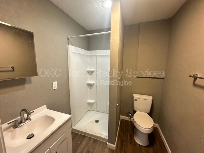 Building Photo - 1612 NE 24th St