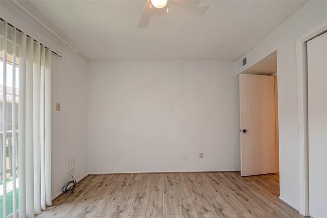 Building Photo - 10555 Turtlewood Ct