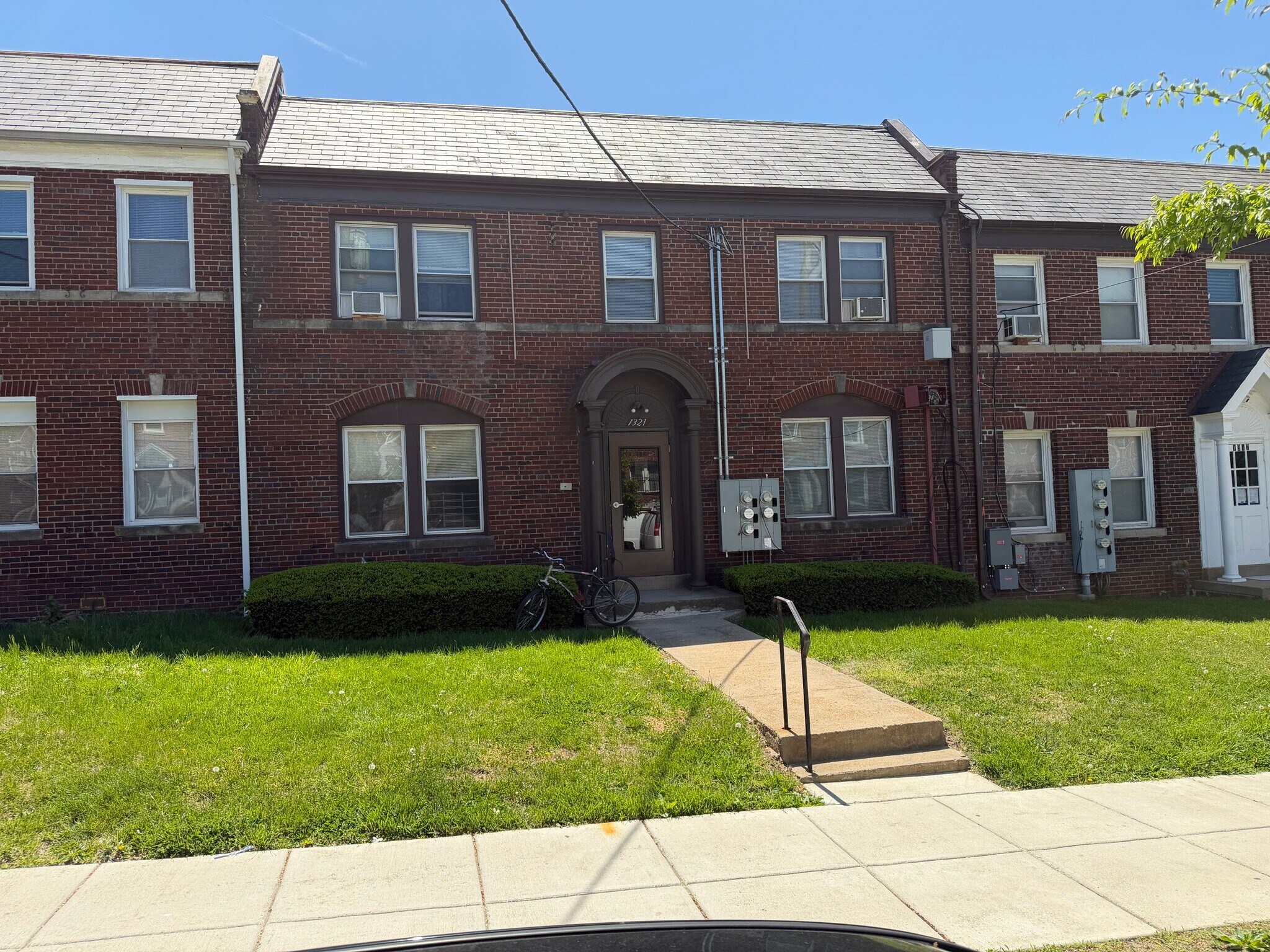 Building Photo - 1321 Bryant St NE