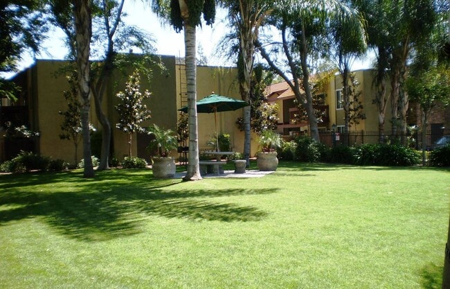 Building Photo - Spacious 1 Bedroom Condo for Rent in Villa...