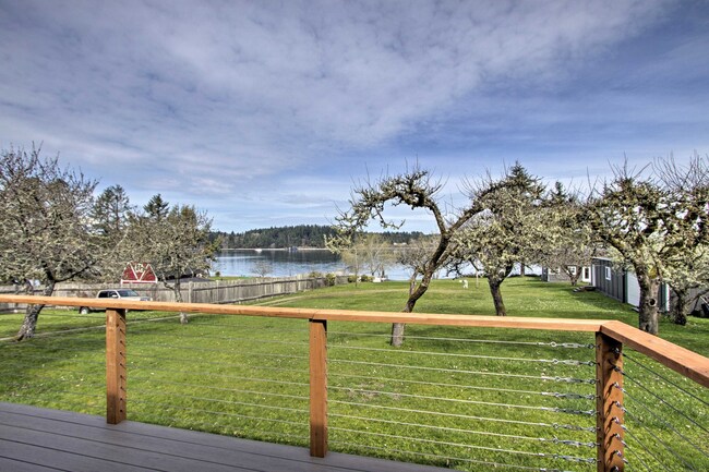 Building Photo - Island Adventure Awaits | Cozy 3BR Waterfront Home
