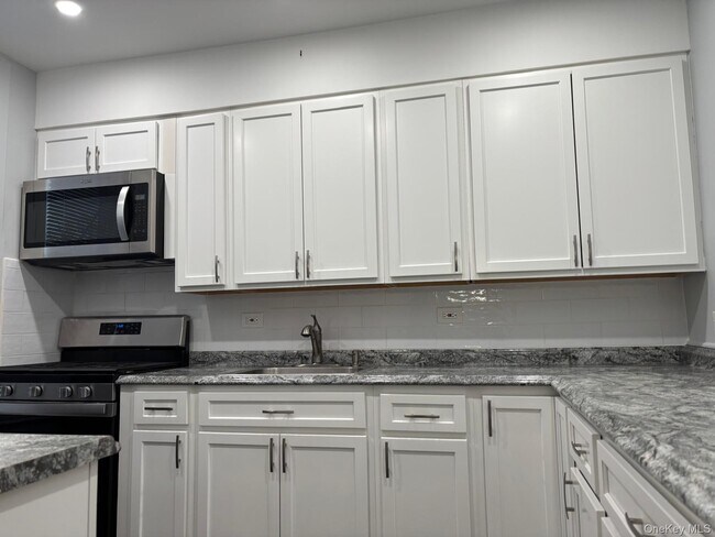 Building Photo - 71-29 Myrtle Ave