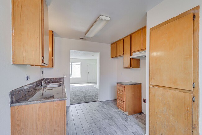 Building Photo - 4418 White Ln