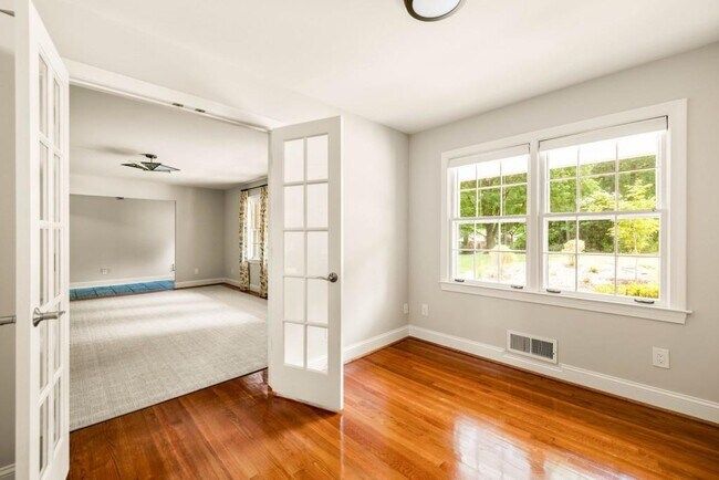 Building Photo - 2646 Caladium Dr NE