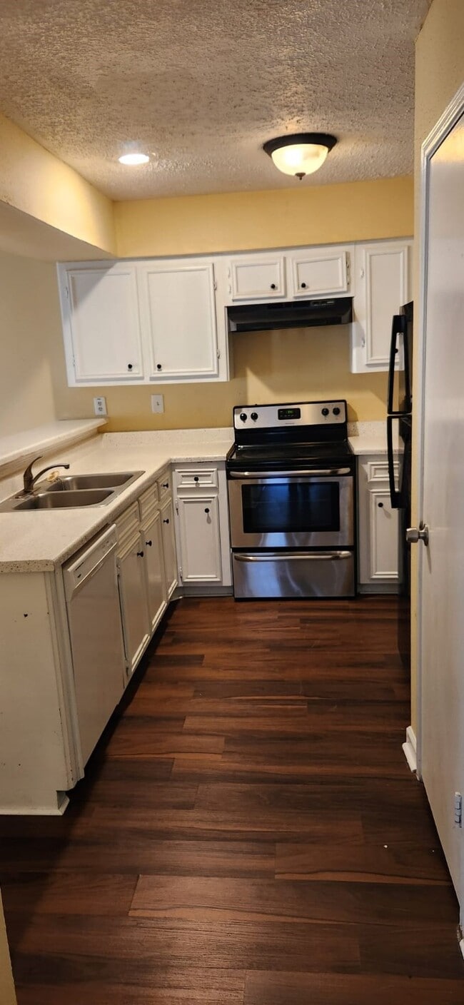 Building Photo - 9703 Pine Pass Dr