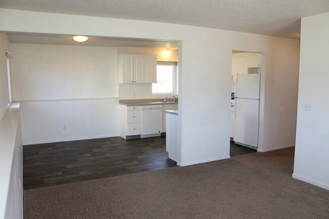 Dining Room - 1121 Roosevelt St