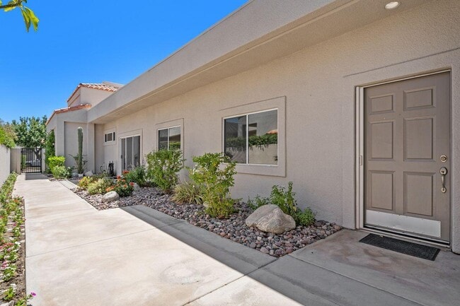 Building Photo - 48 Pebble Beach Dr