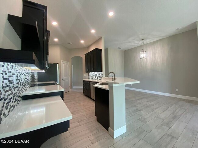 Building Photo - 272 Catriona Dr