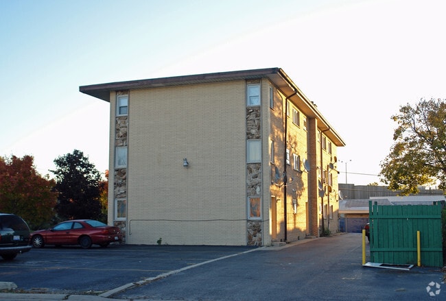 Building Photo - 8701-8703 S 80th Ct