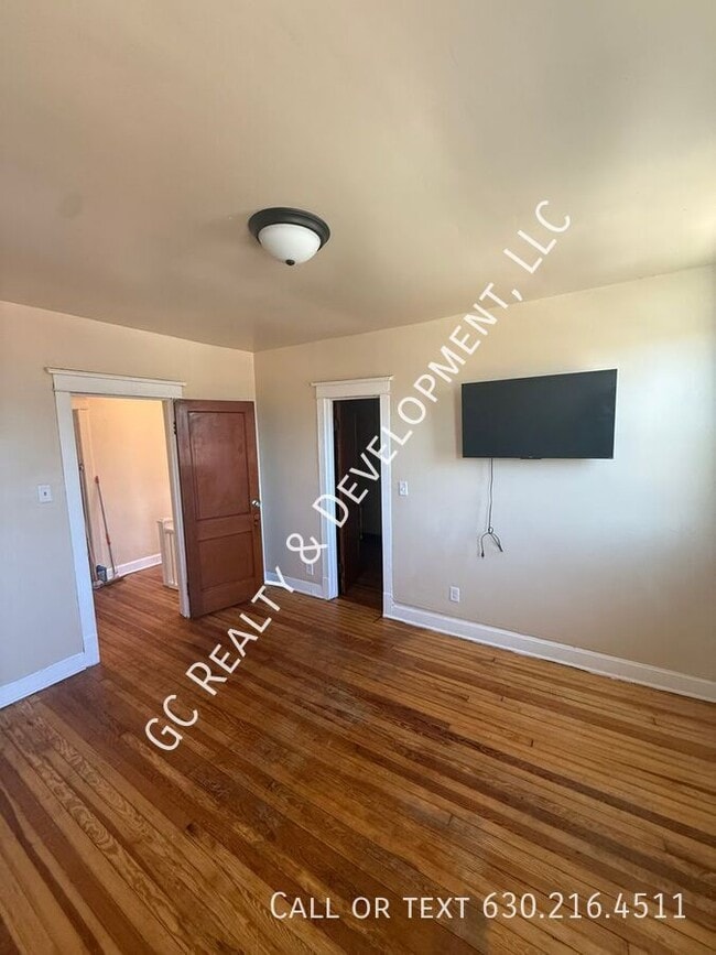 Building Photo - 10225 S Perry Ave