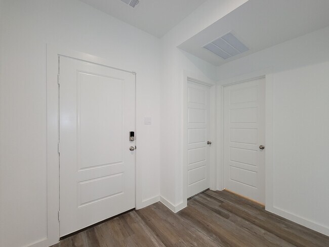 Building Photo - 1014 Star Grass Ln