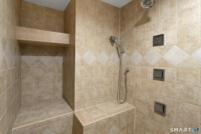 Building Photo - 25 Quinsey Dr