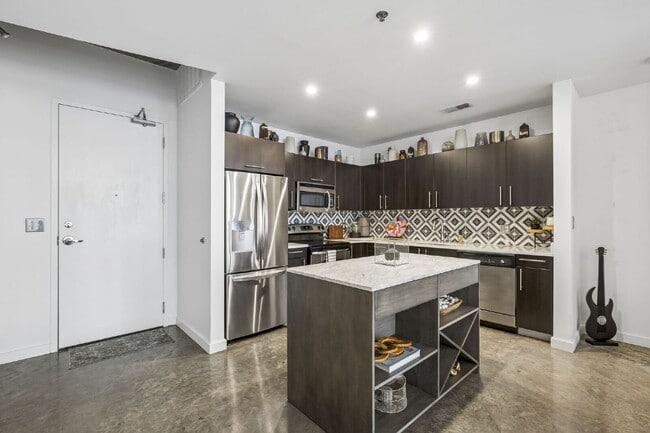 Building Photo - Move-In Ready ICON Condo in The Gulch, Designer Furnished Option, Rare Same-Floor Parking, 2BR wi...