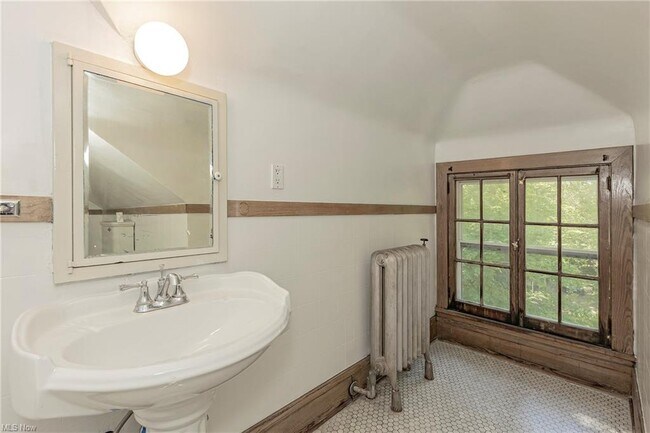 Building Photo - 283 Corning Dr