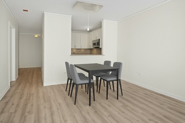 Building Photo - 420 E Waterside Dr