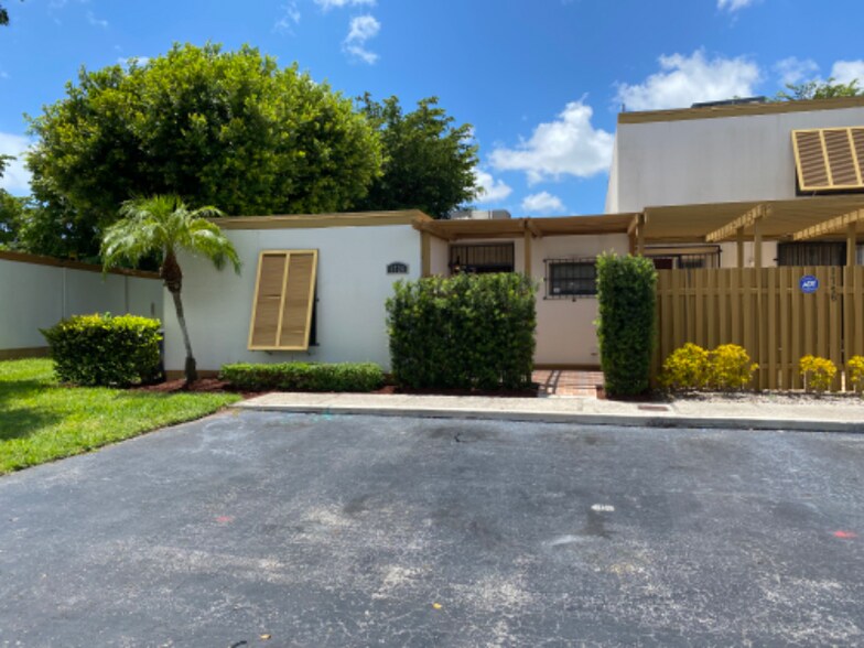 Primary Photo - 1724 SW 131st Pl Cir S