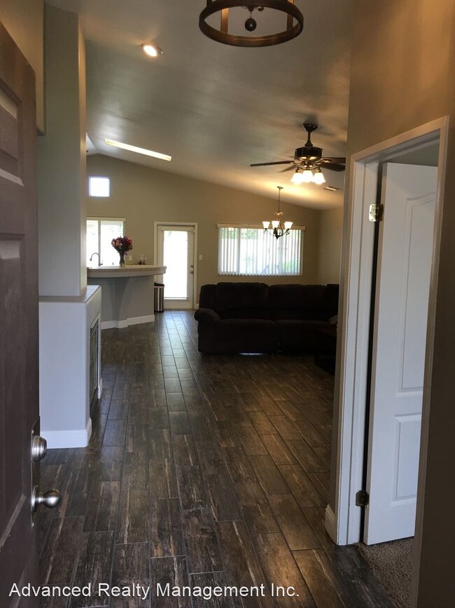 Building Photo - 9912 Grand View Summit Dr