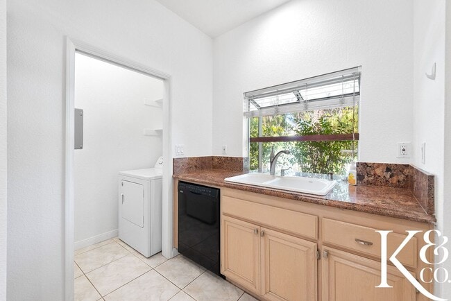 Building Photo - Relaxing Home in Vibrant Community with Pool, Spa, and Courts