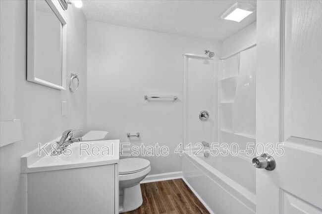 Building Photo - 3611 Baytree St