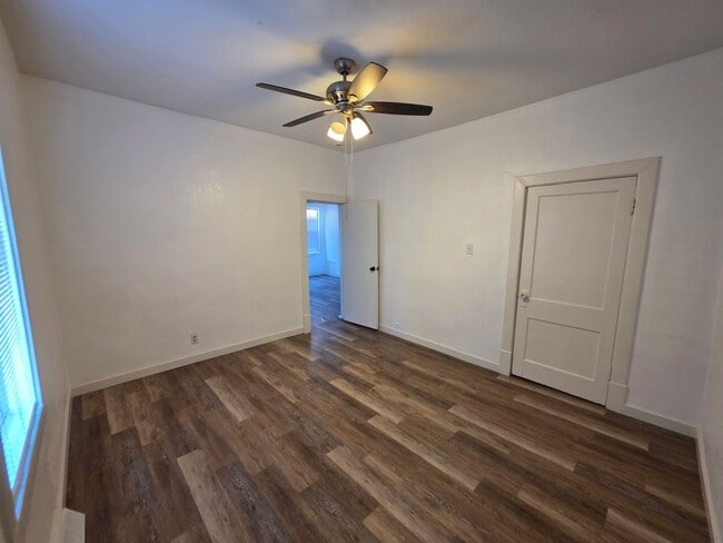 Building Photo - Quaint 2 Bedroom Home