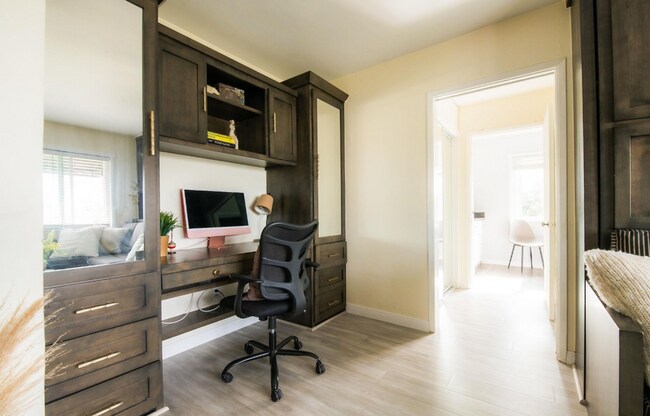 Building Photo - La Jolla Studio With Ocean Views