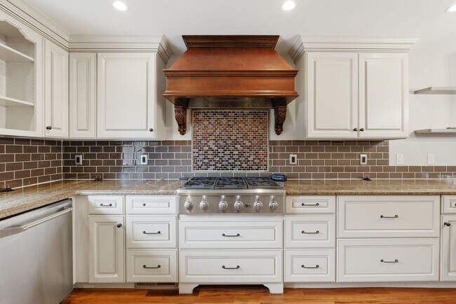 Building Photo - Exceptional Home in the Back of the Valley, Pacifica