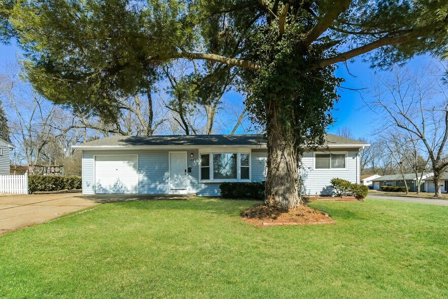 Building Photo - 1657 Mowbry Ln