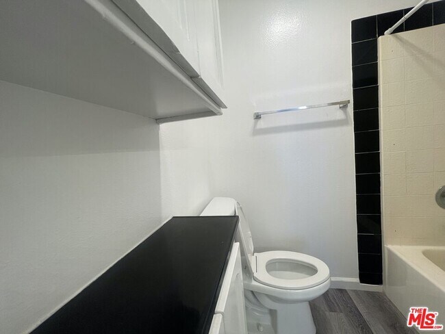 Building Photo - 1338 N Sierra Bonita Ave