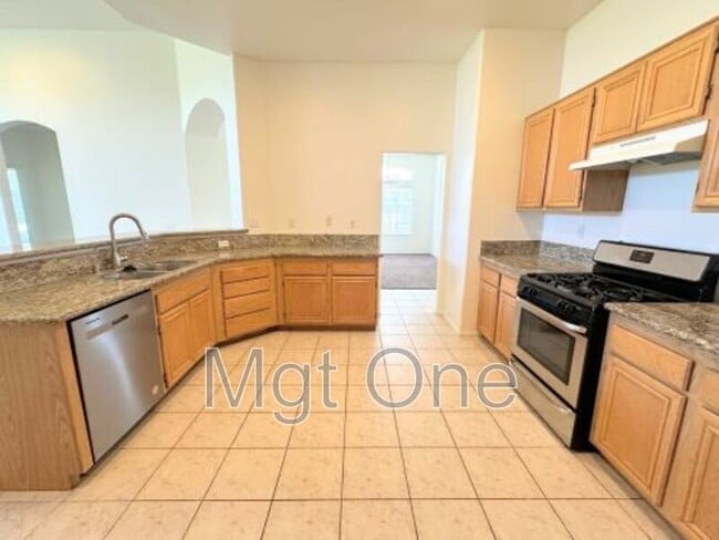Building Photo - 737 Hearst Way