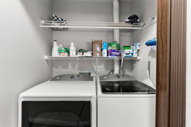 Building Photo - 735 Apple Tree Ct