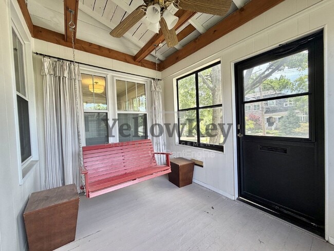 Building Photo - 376 Hill Ave