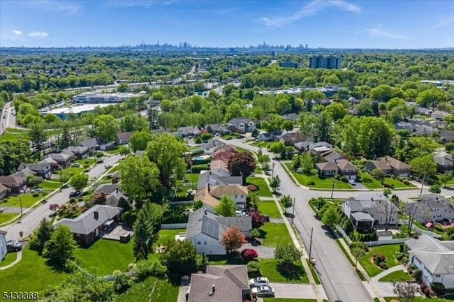 Building Photo - 32 Brantwood Pl