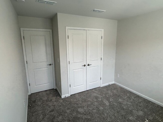 Building Photo - NEW 4 bed/3.5 bath townhome for rent in Apex
