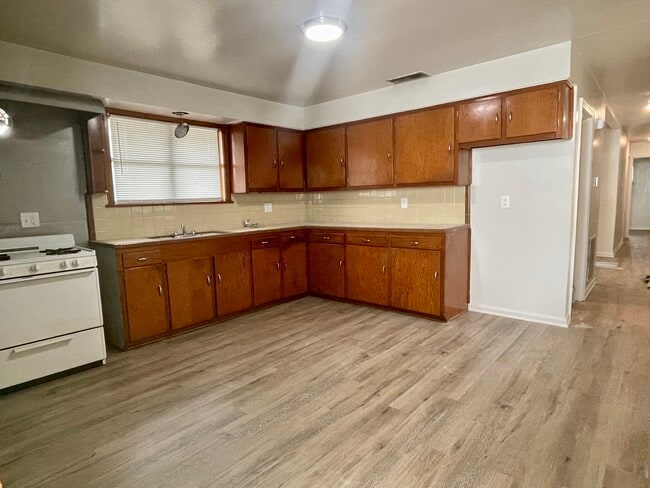 Building Photo - 152 Rencopas Ct