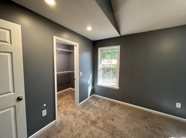 Building Photo - FOR RENT DAVIE CO!