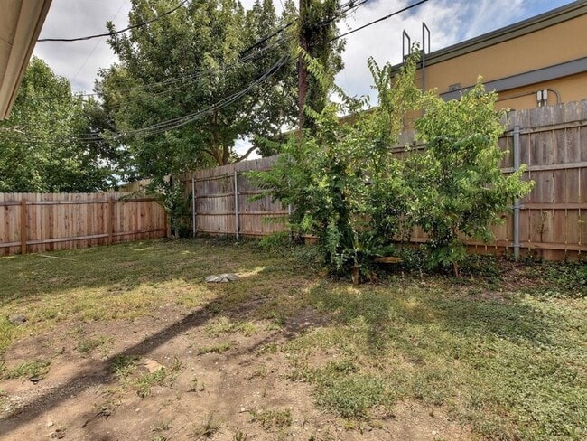 Building Photo - 4703 Rosedale Ave