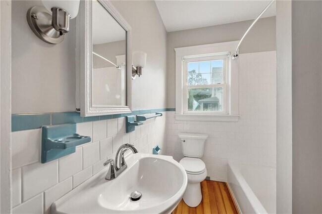 Building Photo - 113 Maple Ave