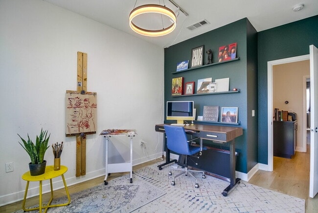 Building Photo - Welcome to your modern La Mesa townhome with solar!