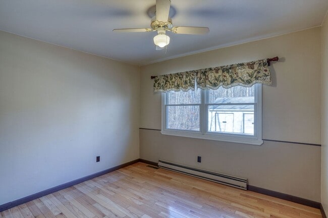 Building Photo - Just What You Have Been Looking For a Single Family Ranch in a Quaint Country Setting