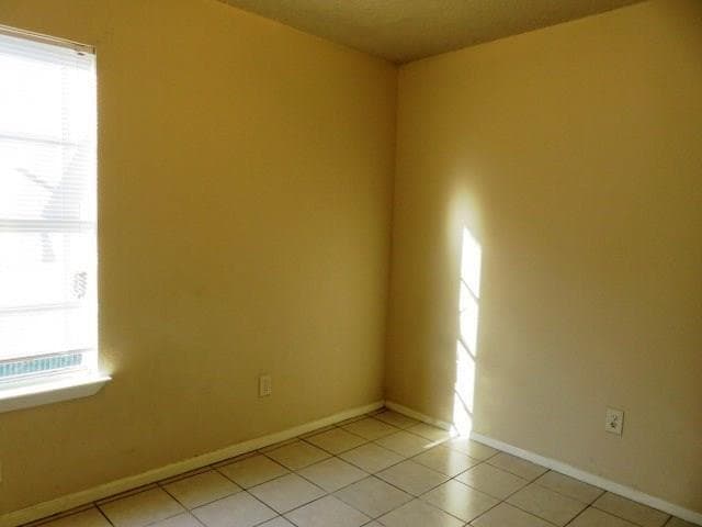 Building Photo - 522 Lenora Dr