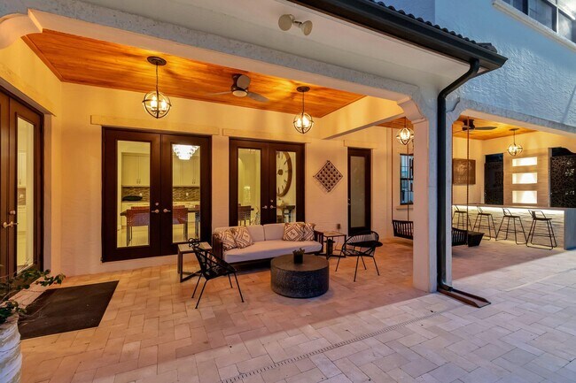 Building Photo - 17710 Cadena Dr